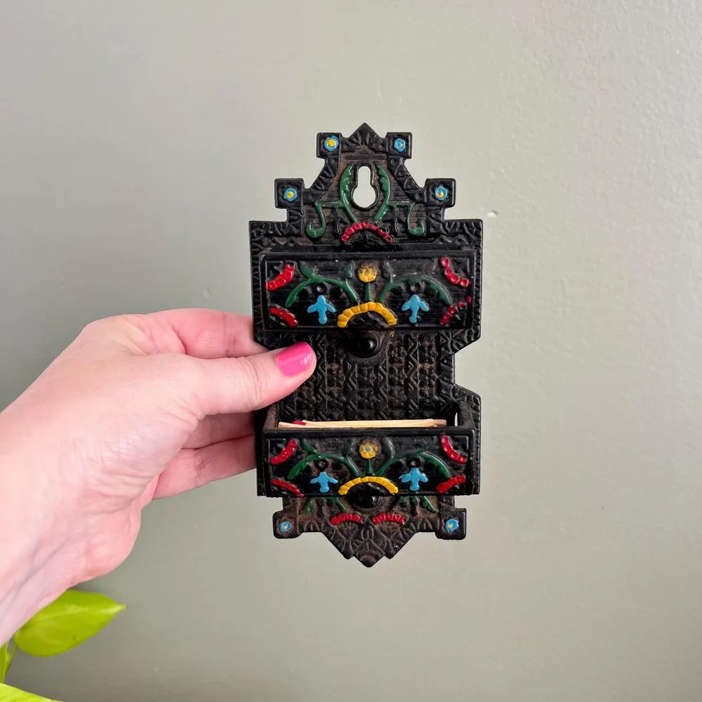 Vntg Dalecraft Cast Iron Match Holder  Dutch Folk Art Wall Match Safe Primitive